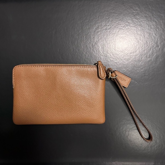 Tan leather Coach clutch - Picture 5 of 6